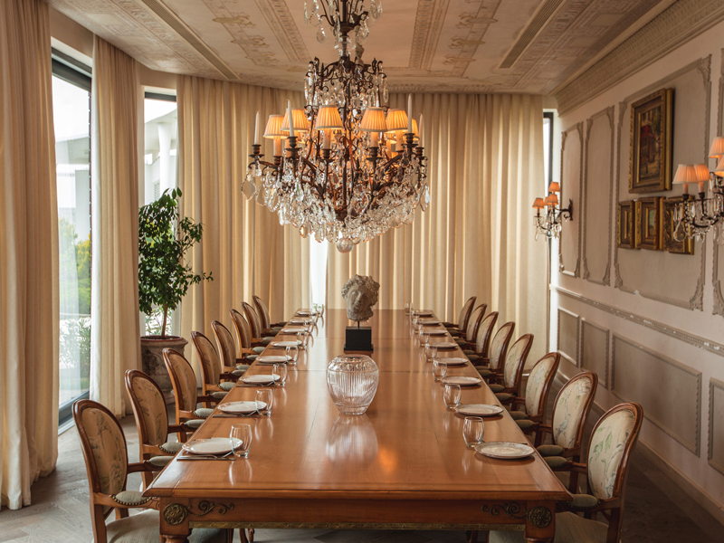 wide-view-dining-hall-classic-design